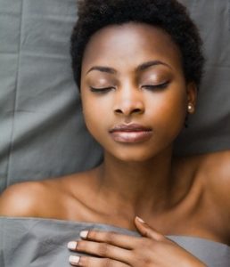 black-woman-sleep-makeup1-379x440